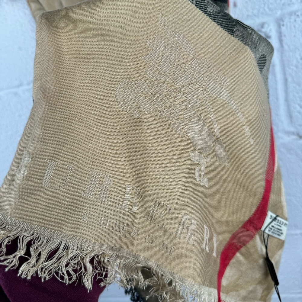 Burberry Cashmere Leopard Check Scarf – Raspberry Sorbet Check – Scotland - Picture 3 of 10
